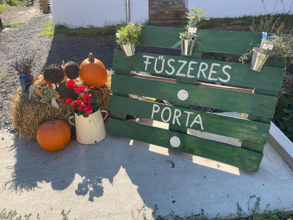 Villa Fuszeres Porta Mihalyfa Exterior foto